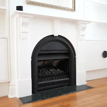 Elegant, Sunny House - 3 Bedrooms, 2 Bathrooms-3